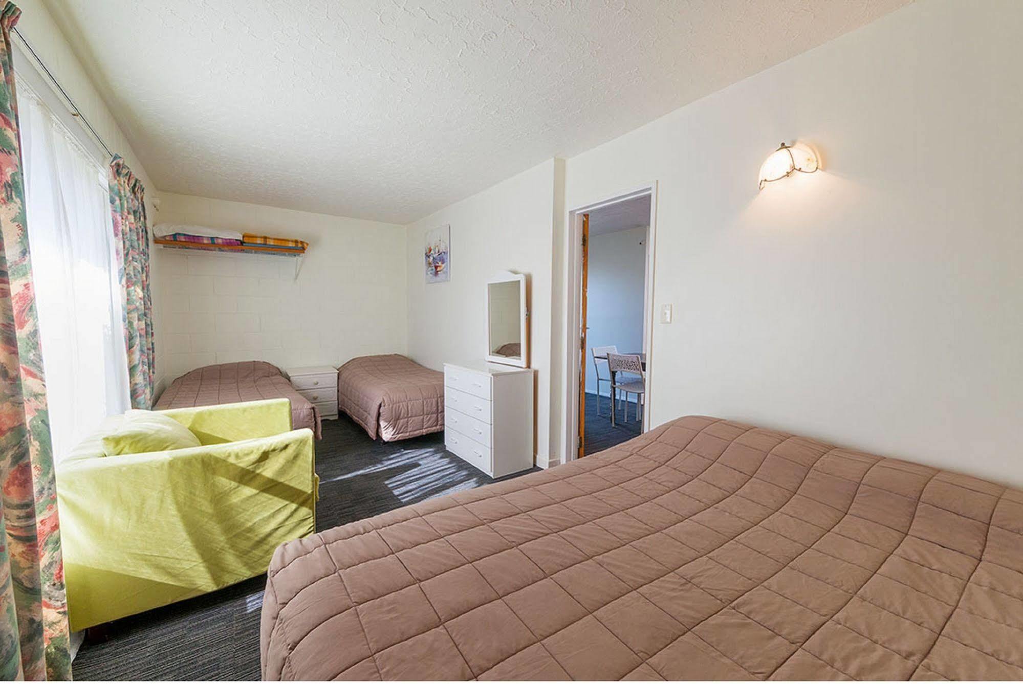 City Worcester Motel Крайстчърч Екстериор снимка